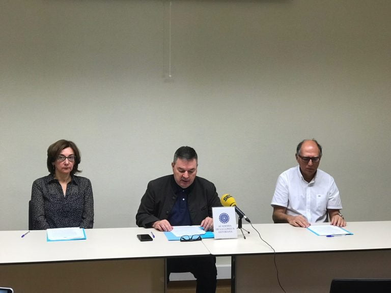 L’encaxe del asturianu nos espacios informativos de la RTPA y la responsabilidá del so direutor