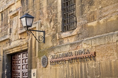 L’Academia de la Llingua Asturiana y el Conceyu de Xixón roblen un conveniu nuevu